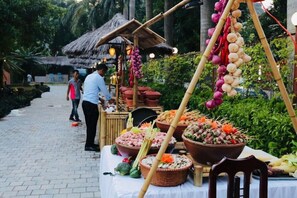 Outdoor dining - Tam Coc La Montagne Resort and Spa (Hoa Lu)