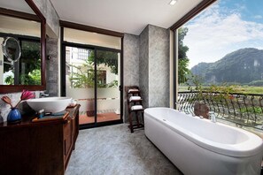 Bathroom - Tam Coc La Montagne Resort and Spa (Hoa Lu)