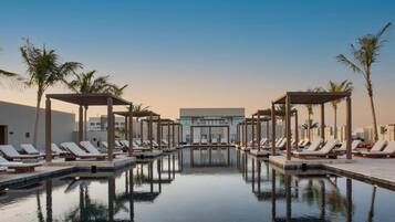 حمّام سباحة خارجي