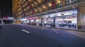 Outdoor dining - Favehotel Nagoya (Batam)