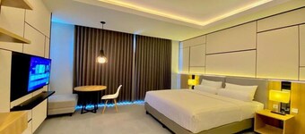 Front One King Hotel Tuban