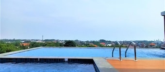 Front One King Hotel Tuban