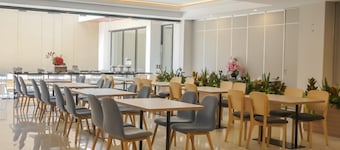 Front One King Hotel Tuban