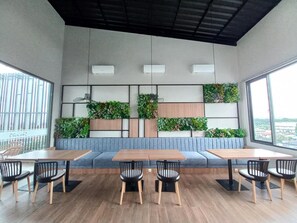 Dining - Front One King Hotel Tuban (Tuban)