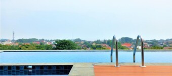 Front One King Hotel Tuban