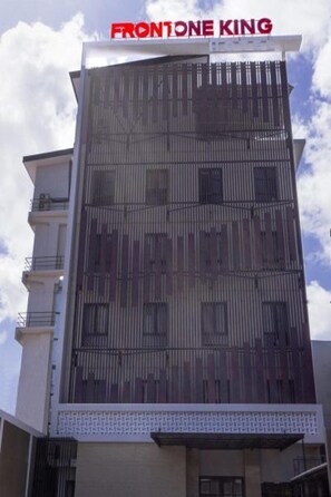 Exterior - Front One King Hotel Tuban (Tuban)