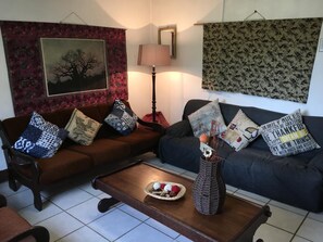 Living area - Sani Lodge Backpackers (Himeville)