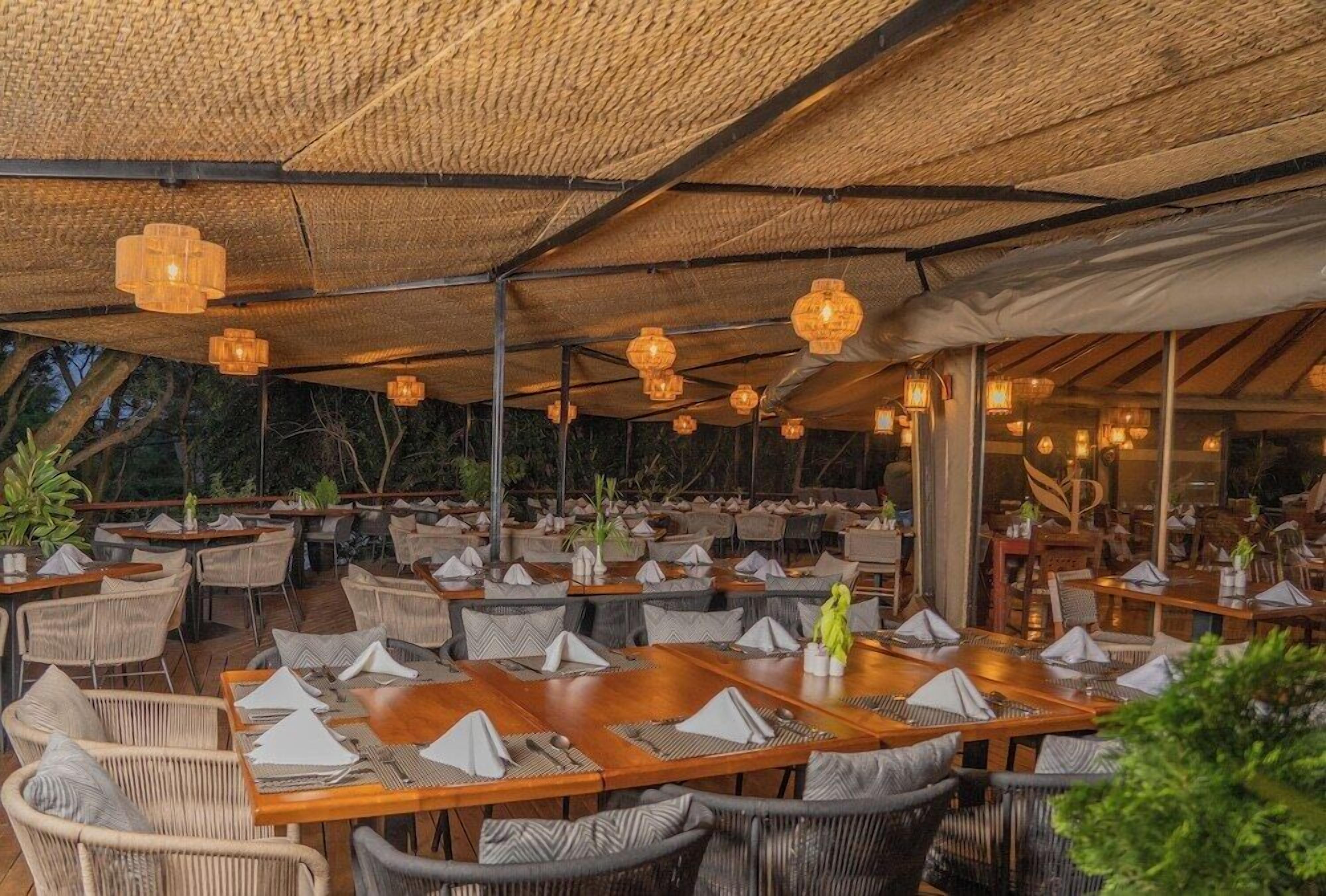 تناول الطعام بالخارج