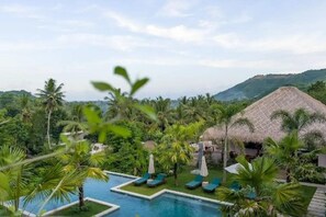 Outdoor pool - Porter Lombok Hotel (Kuta)