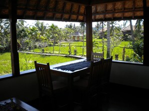 Dining - Bali Breeze Bungalows (Ubud)