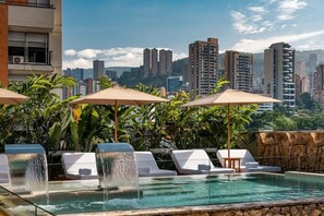 Outdoor pool - Elcielo Hotel and Restaurant (Medellín)