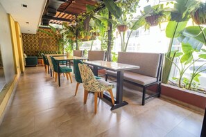 Khu ẩm thực ngoài trời