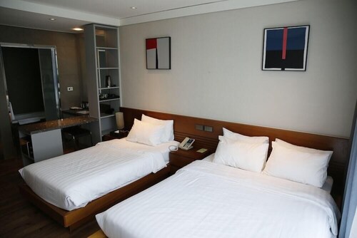 J-one Hotel and Resort