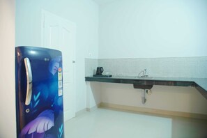 Deluxe Twin Room, Balcony, Mountain View | Interior - Blue Vista Residancy (Kalpetta)