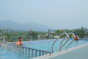 Outdoor pool - Blue Vista Residancy (Kalpetta)
