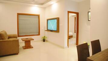 Deluxe Apartment, Balcony, Mountain View | Interior