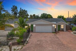 Exterior - Cozy Sarasota Escape for 4 (Sarasota)