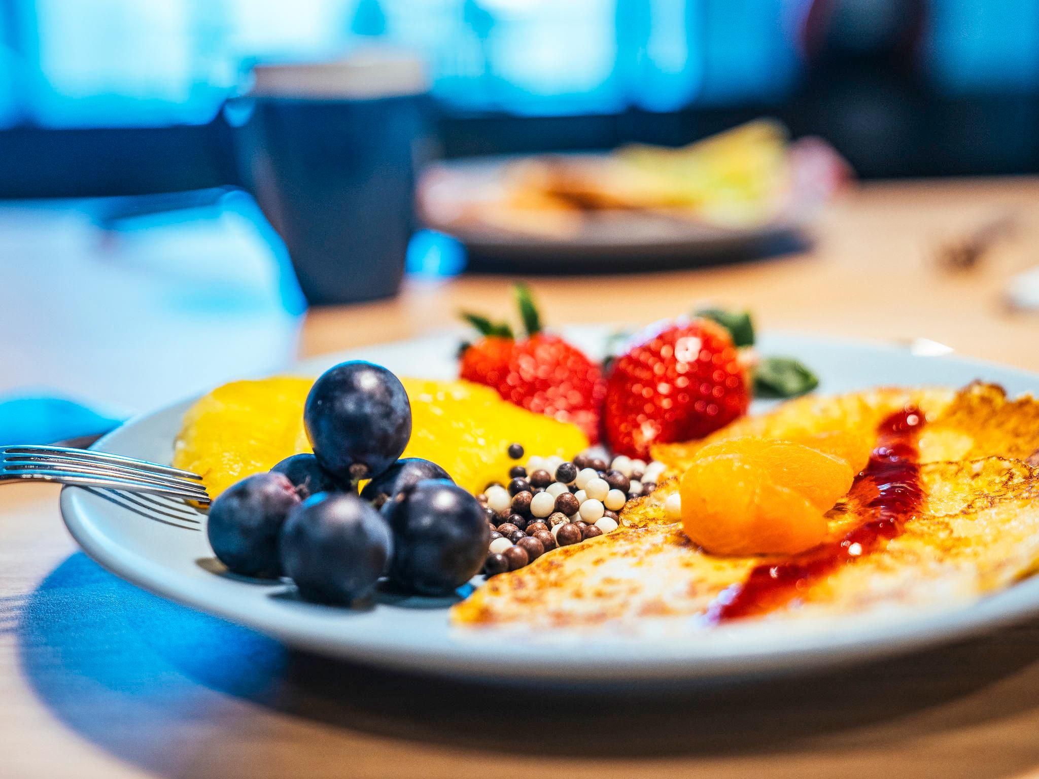 A plate of food with fruits and a beverage.