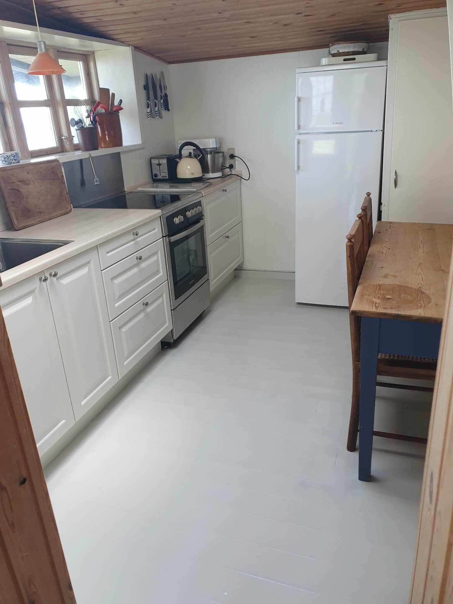 Kühlschrank, Ofen, Herdplatte, Wasserkocher