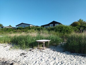 Property grounds - Here you live almost on the beach (Allingåbro)