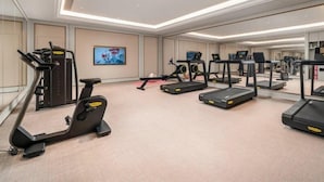 A modern gym with treadmills, elliptical machines, and weight equipment. - Guangzhou Tianhe Sports Center Mercure Hotel (Guangzhou)