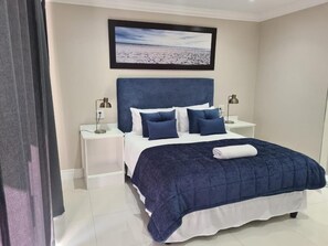 Room - Cape Winelands Business Villas Self Catering Rooms (Cape Town)