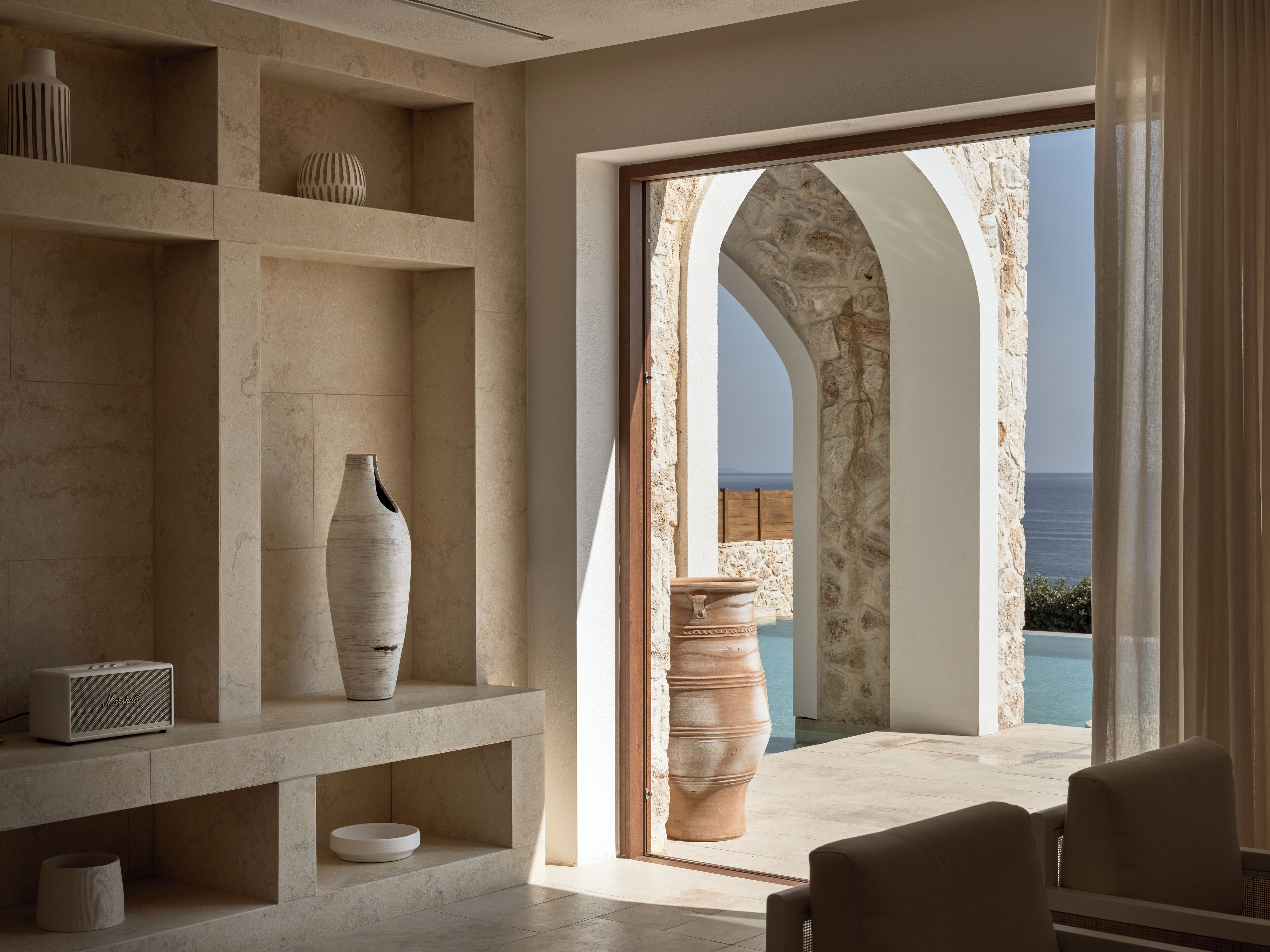 المنشأة من الداخل