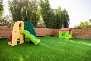 พื้นที่เล่นสำหรับเด็ก