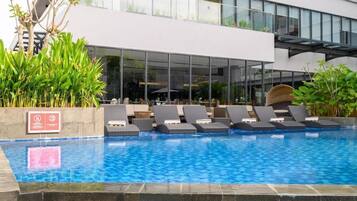 Kolam renang terbuka