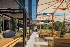 Outdoor dining - Tommie Austin (Austin)