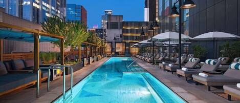 สระว่ายน้ำ