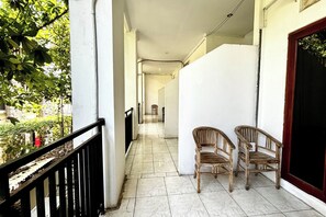 Terrace/patio - Ketapang Guest House Canggu by Zuzu (Canggu)