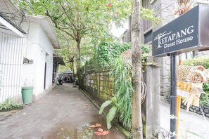Property grounds - Ketapang Guest House Canggu by Zuzu (Canggu)