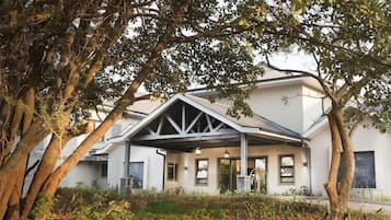 المنشأة من الخارج