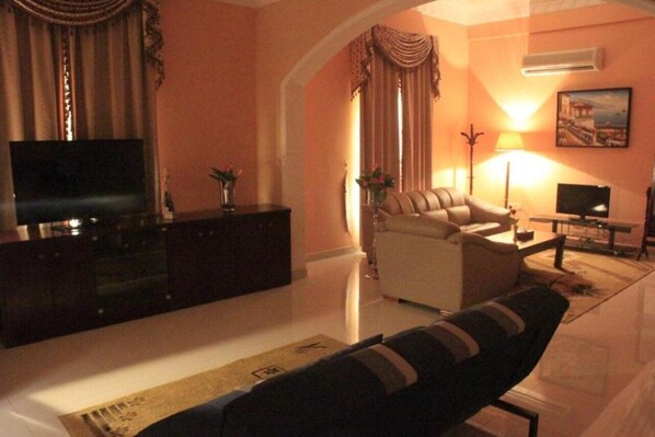 Living area - Royal Garden Hotel (Sohar)