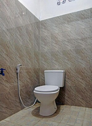 Bathroom - OYO 90358 Poris Residence (Tangerang)