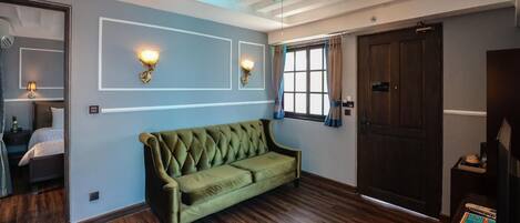 المنشأة من الداخل