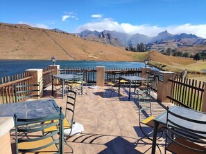 Outdoor dining - Fairways Drakensberg (Drakensberg Gardens)