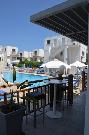 Pool - Sweet Memories Hotel Apartments (Paralimni)