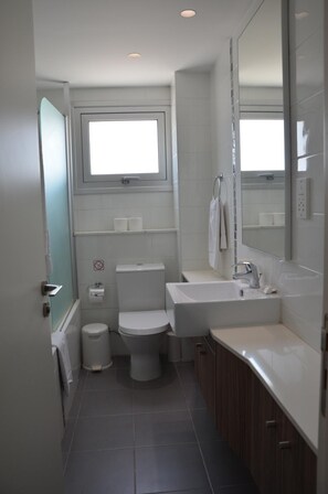 Bathroom - Sweet Memories Hotel Apartments (Paralimni)