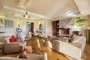 Living area - Maiyan Resort (Nanyuki)