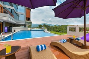 Kolam renang outdoor