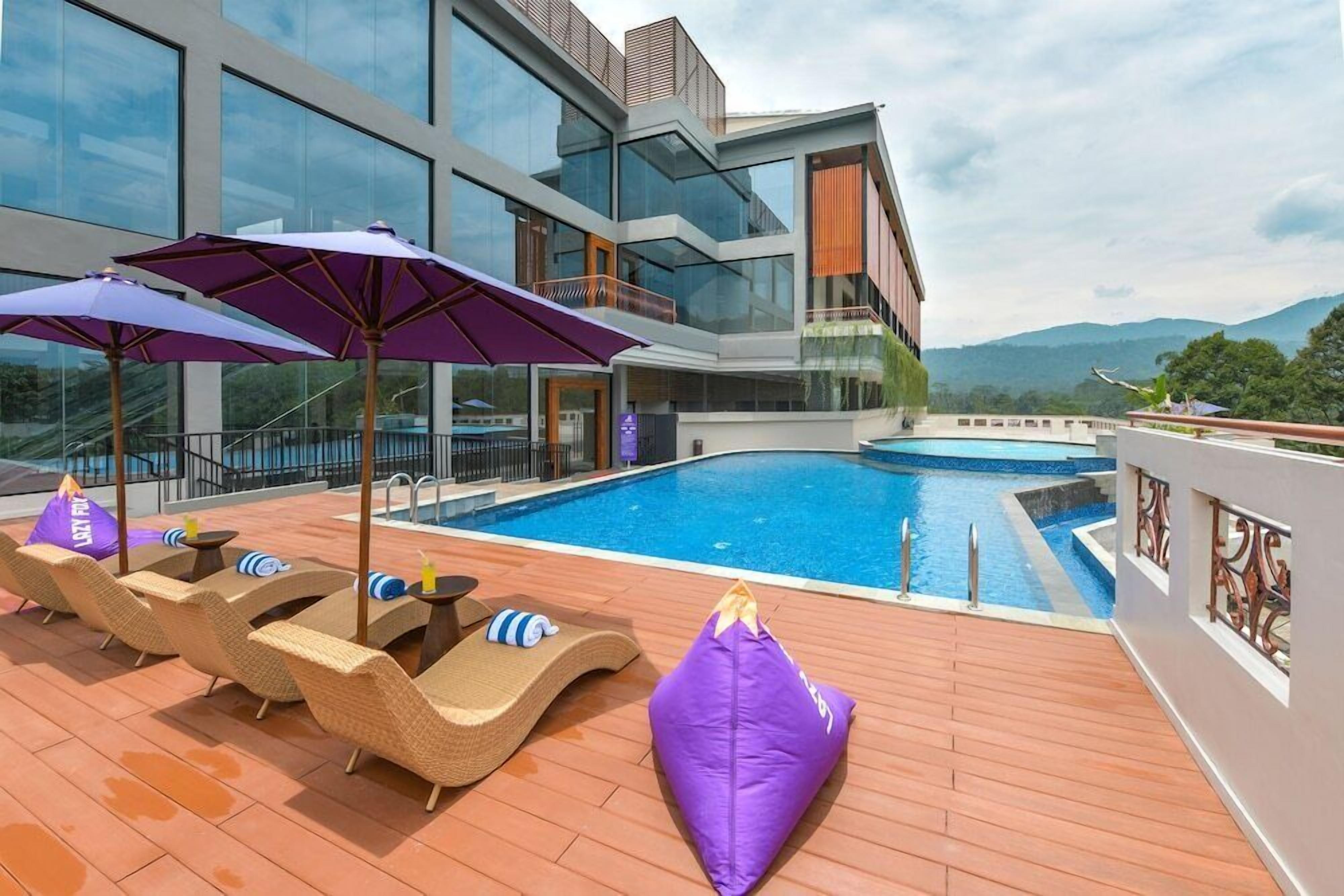 Kolam renang outdoor