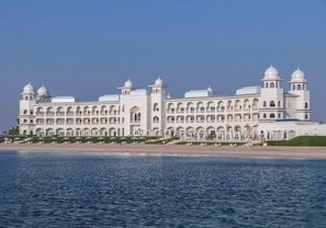 บริเวณภายนอก