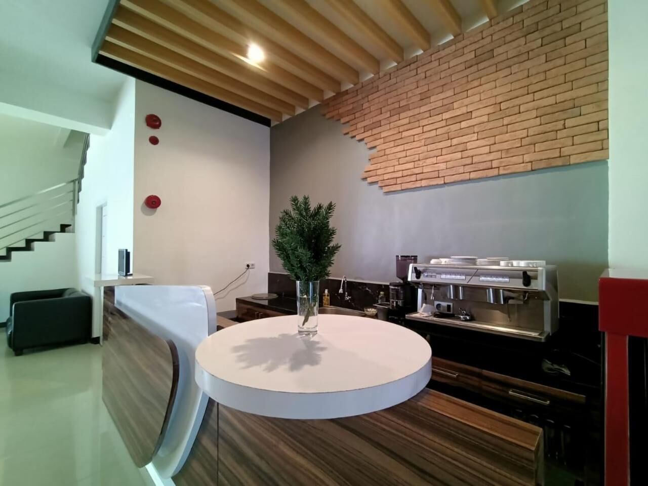 المنشأة من الداخل