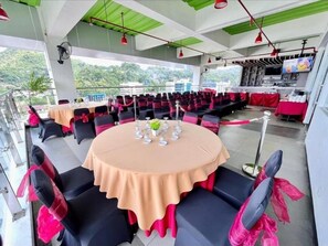 Outdoor dining - Maxone Hotel Jayapura (Jayapura)