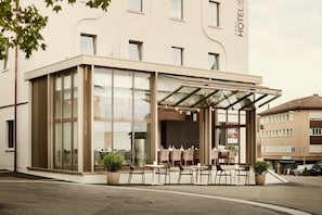 Outdoor dining - Hotel Uzwil - Ihr Businesshotel (Uzwil)