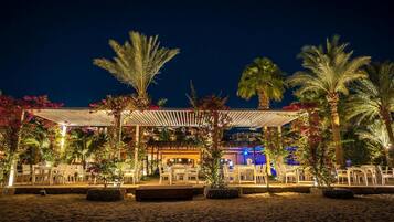 Khu ẩm thực ngoài trời