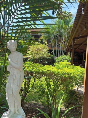 Exterior detail - Hotel Rancho Argueta (San Luis Talpa)