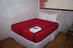 Room - Hotel Rancho Argueta (San Luis Talpa)
